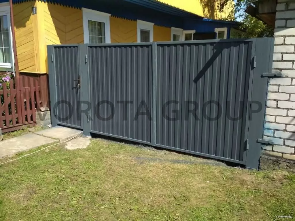 Распашные ворота из профнастила Alutech серые 3100х1800